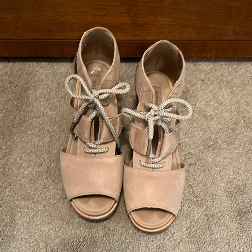 Sorel tan sandal sz 8.5